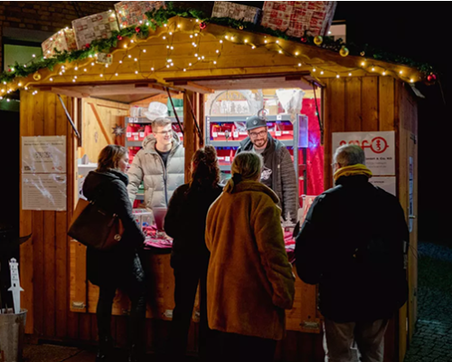 Tolle Verkaufsaktion: AMF Azubis auf dem Weihnachtsmarkt in Fellbach