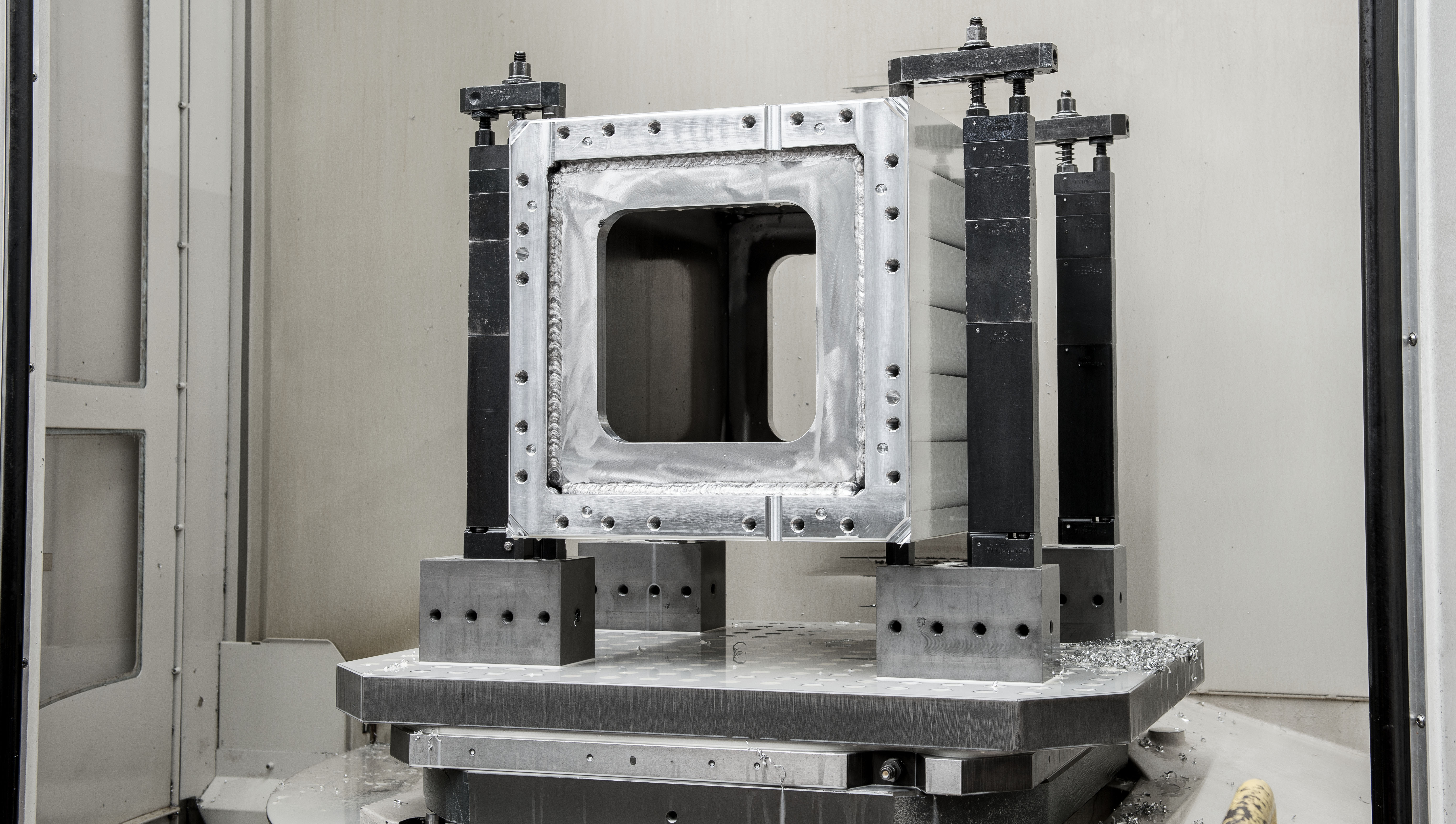 Sujeción de piezas CNC para piezas grandes: sujeción con elementos de sujeción sin herramientas