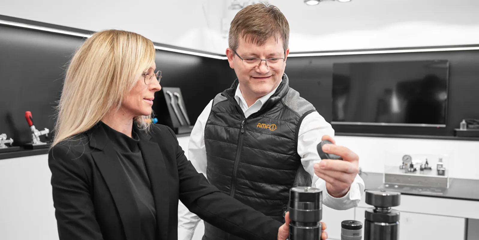 AMF experts in consultation on customized clamping solutions