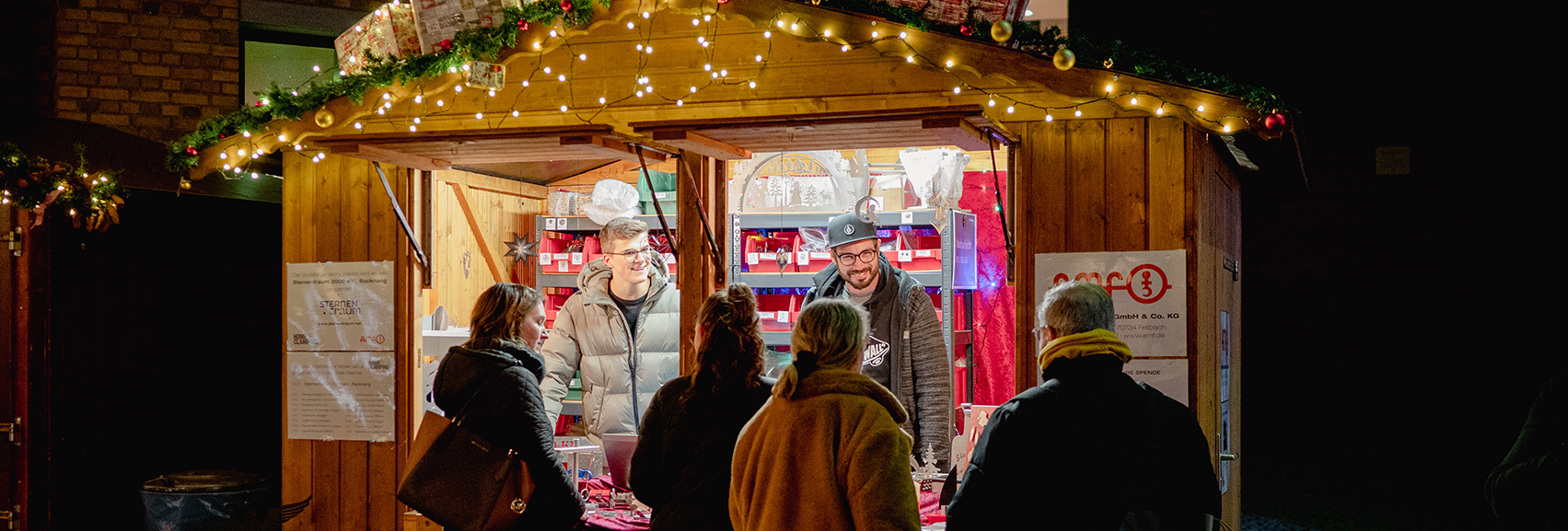 Tolle Verkaufsaktion der AMF Azubis auf dem Weihnachtsmarkt in Fellbach Bild vom Stand von AMF auf dem Weihnachtsmarkt in Fellbach