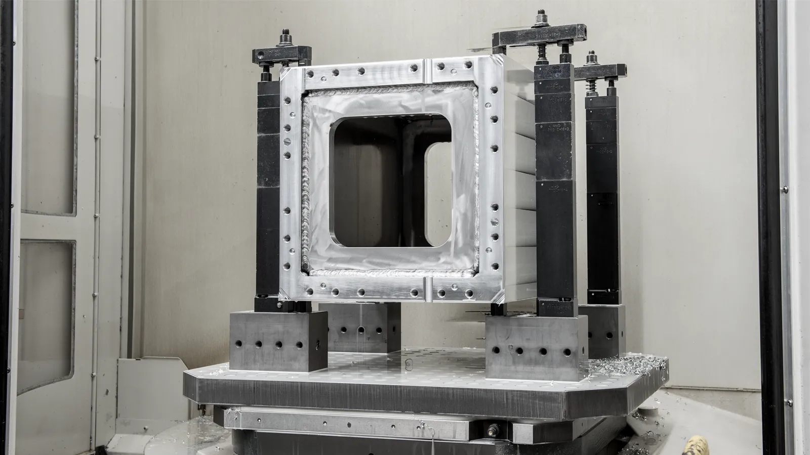 CNC-Werkstückspannung für Großteile – gespannt mit werkzeuglosen Spannelementen