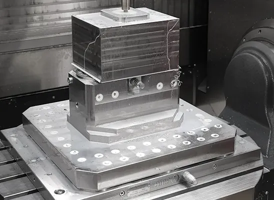 AMF-Nullpunktspannmodule und weitere Maßnahmen ertüchtigen ein Dreh-Fräszentrum für die Komplettbearbeitung der FIBRO RT Rundtische in einer Aufspannung. AMF-Nullpunktspannmodule und ein Dreh-Fräszentrum für die Komplettbearbeitung der FIBRO RT Rundtische in einer Aufspannung.